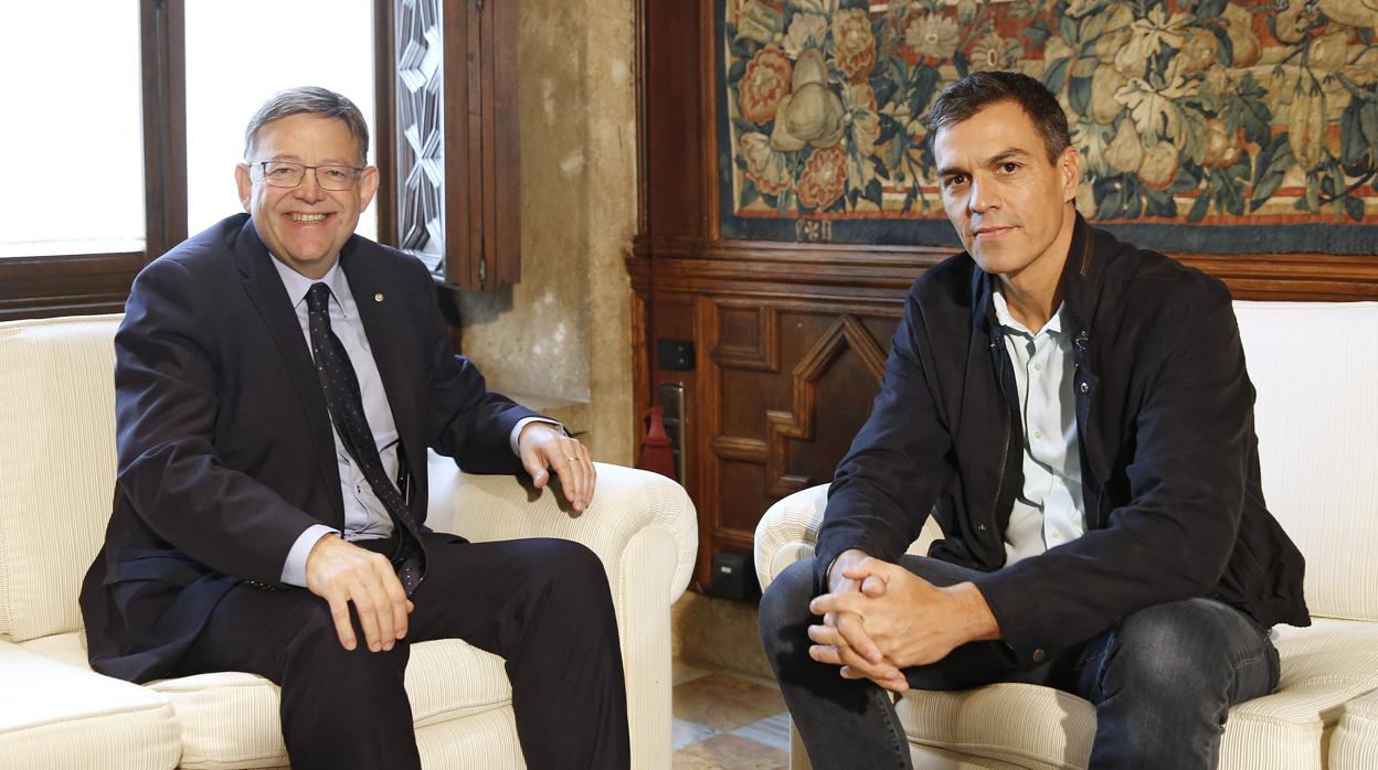 Imagen de Ximo Puig y Pedro Sánchez tomada en el Palau de la Generalitat