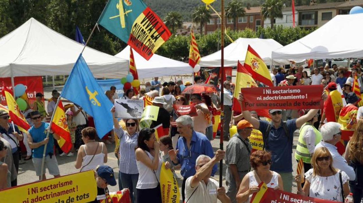 Los convocantes leyeron un manifiesto a favor de una escuela libre