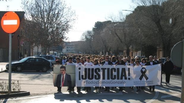 Manifestación anterior en protesta por la muerte de Gonzalo en el carnaval de Herencia