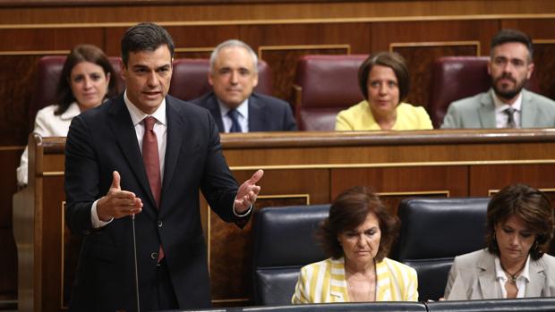 En directo, primera sesión de control del nuevo Gobierno: Sánchez culpa al PP de la crisis catalana