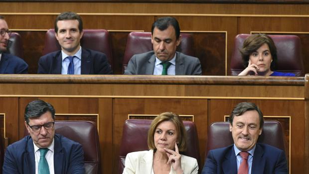 Los ministros de Rajoy, divididos entre Santamaría y Cospedal