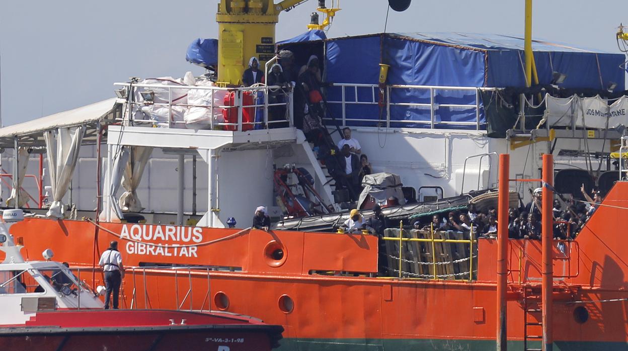 Llegada del Aquarius al puerto de Valencia