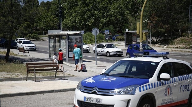 Un guardia civil dispara al aire junto a un colegio de Rivas para detener a un «camello»