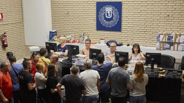 Revés policial a Carmena: los agentes votan en contra del convenio y avivan su guerra con el Ayuntamiento