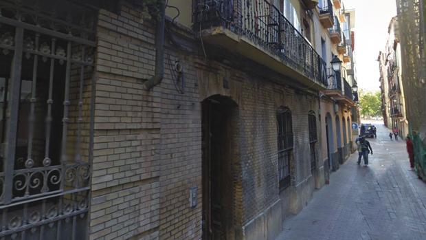 Un rifirrafe vecinal acaba en una brutal pelea con hachas y cuchillos en Zaragoza