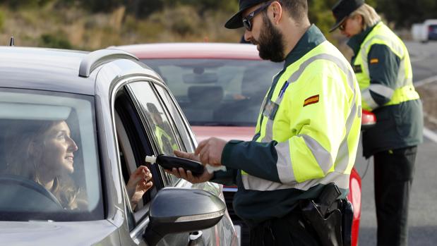 Un sargento de días libres evita que un conductor ebrio que atropelló a una niña se fugue