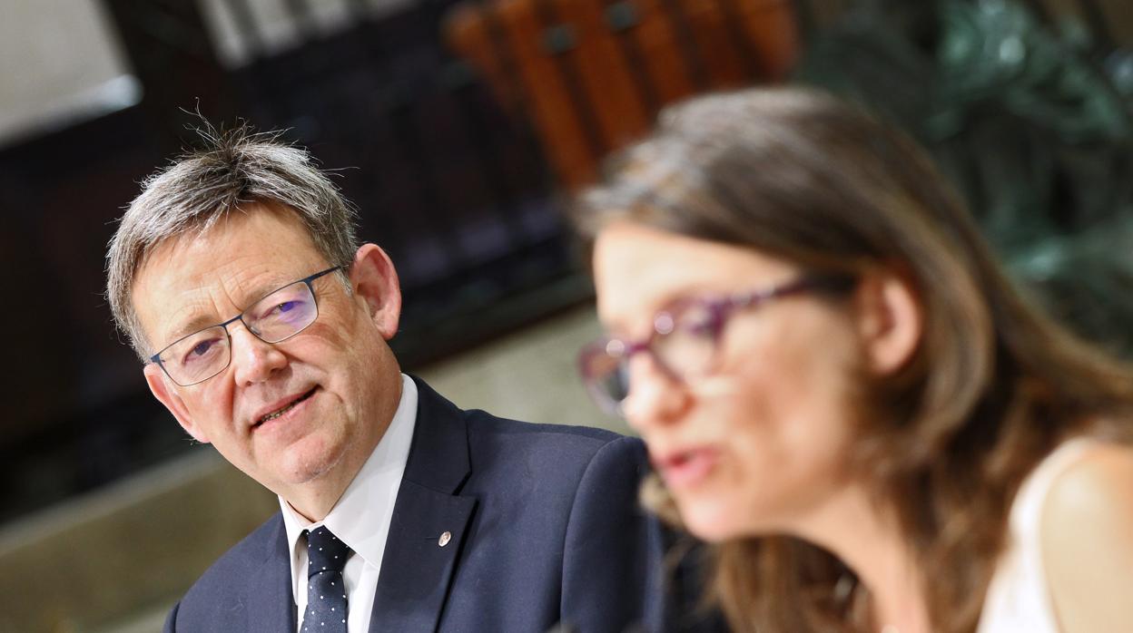 Imagen de Ximo Puig y Mónica Oltra tomada en el Palau de la Generalitat