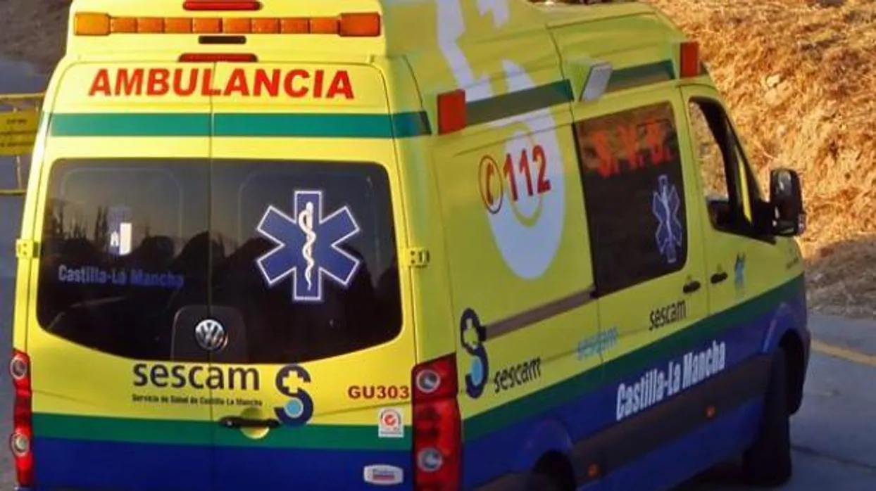 Una ambulancia de urgencias del Sescam acudió al lugar de los hechos