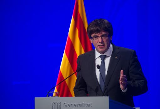 Carles Puigdemont en una rueda de prensa tras el referendum ilegal del 1-O