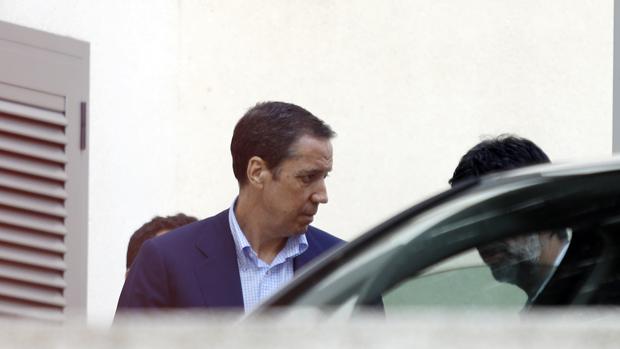 Zaplana, en estado «muy grave» tras su paso por el hospital