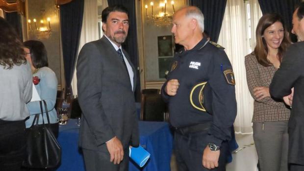 El alcalde de Alicante bajará un 5% el IBI y ampliará la plantilla municipal al cancelar el Plan de Ajuste