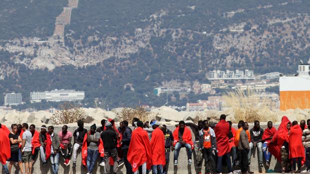 Aumentan hasta 184 los inmigrantes rescatados este miércoles en el Estrecho