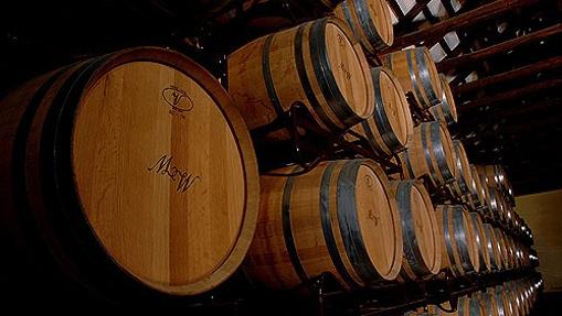 Sala de barricas de Bodegas Montalvo Wilmot, en Argamasilla de Alba (Ciudad Real)