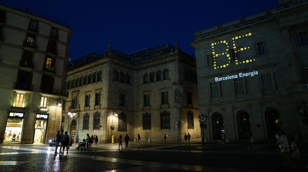 Barcelona se enchufa este domingo a la eléctrica pública creada por Colau