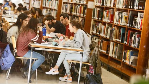 Solo abrirán 9 de las 32 bibliotecas municipales en agosto en Valencia