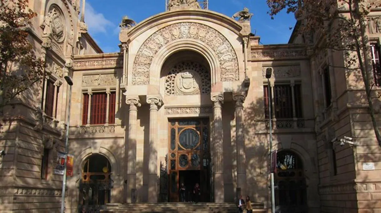 Fachada de la Audiencia de Barcelona, donde se celebró el juicio contra el matrimonio