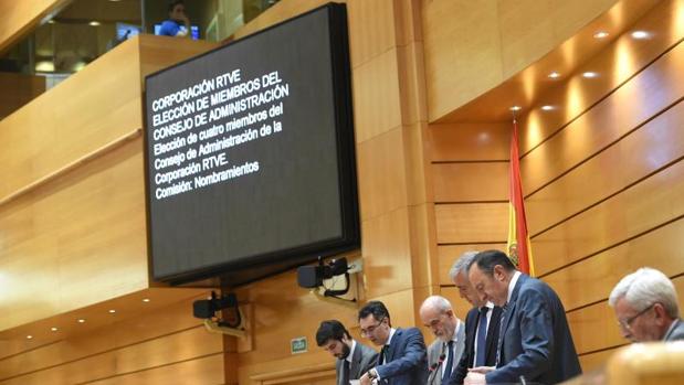El Senado rechaza a los cuatro candidatos a consejeros de RTVE de la lista de PSOE, Podemos y PNV
