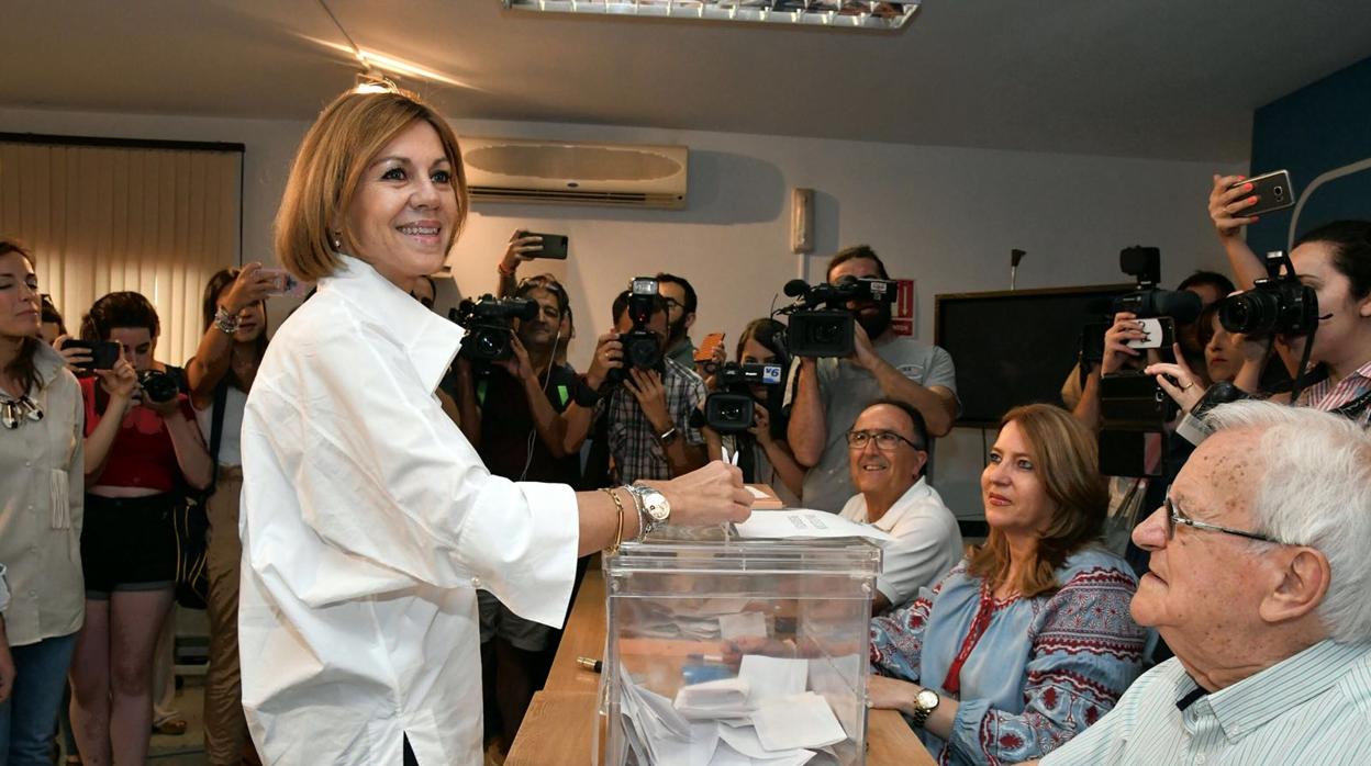 Cospedal, en el momento de votar