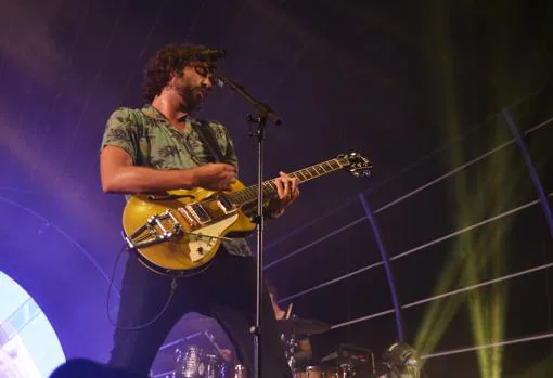 Mikel Izal, líder del grupo de indie rock, en el concierto en Valencia