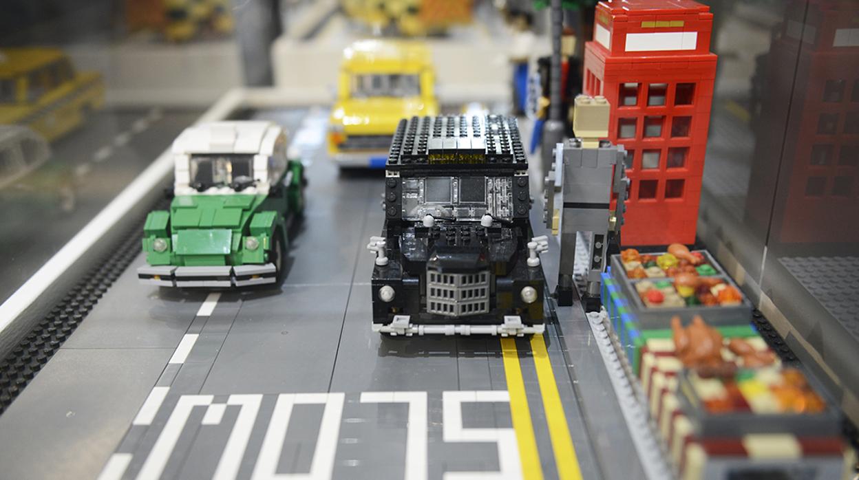 Imagen de la exposición «Travelling Bricks» de LEGO