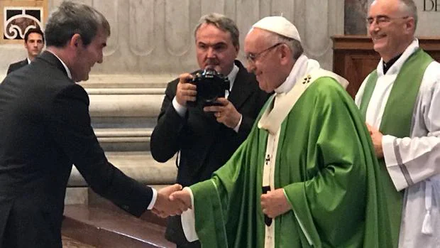 El precioso detalle del presidente de Canarias con el Papa Francisco