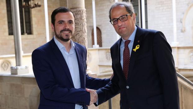 Alberto Garzón defiende ante Torra un referéndum pactado y una «república federal» con Cataluña