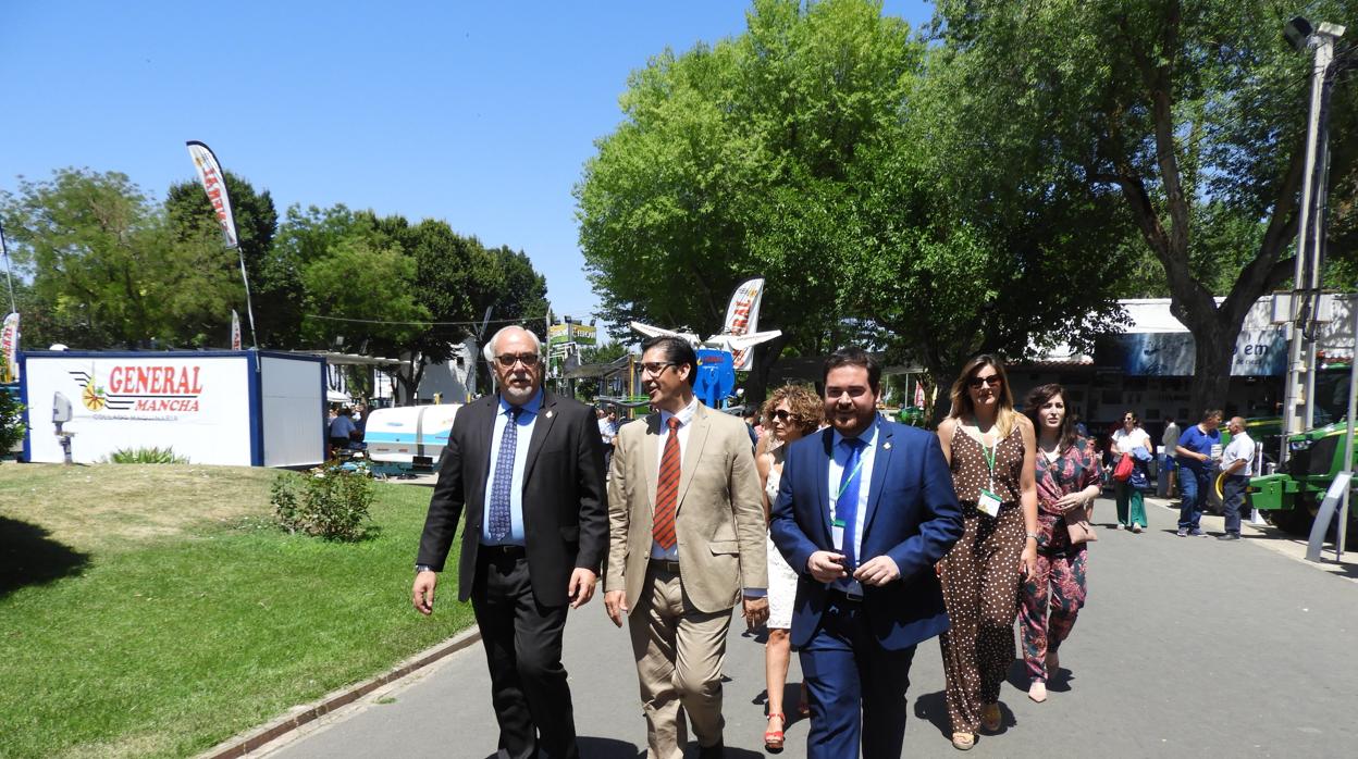 El alcalde de Manzanares, el presidente de la Diputación y el director de Fercam, ayer en su clausura