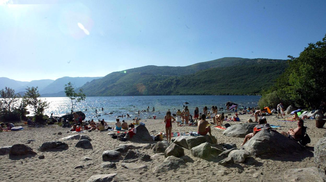 Rescatan a un niño con síntomas de ahogamiento en el Lago de Sanabria