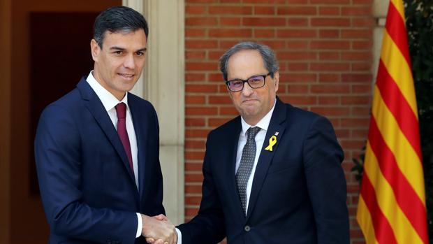 El Gobierno le tiende la mano a Torra y este responde hablando de Puigdemont, independencia y presos