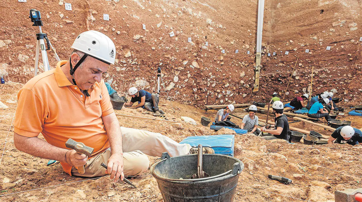 Arqueólogos trabajando en el yacimiento Gran Dolina de Atapuerca
