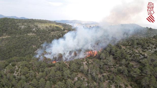 Controlados los dos incendios forestales próximos al Penyagolosa