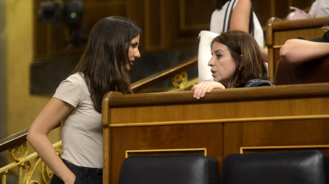 Ione Belarra junto a Adriana Lastra