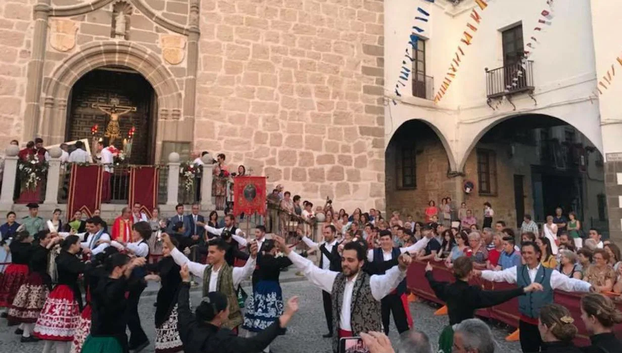 La Puebla de Montalbán da la bienvenida a sus fiestas patronales del Cristo de la Caridad