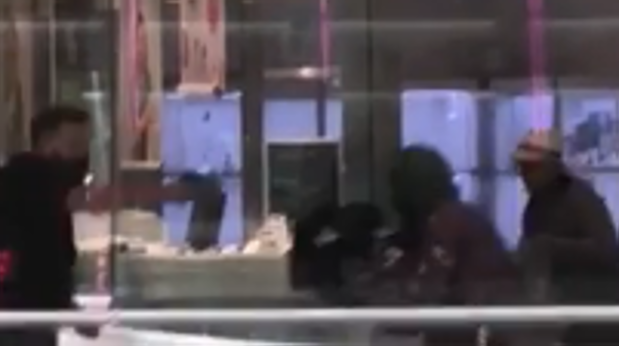 Fotograma del tiroteo en el centro comercial