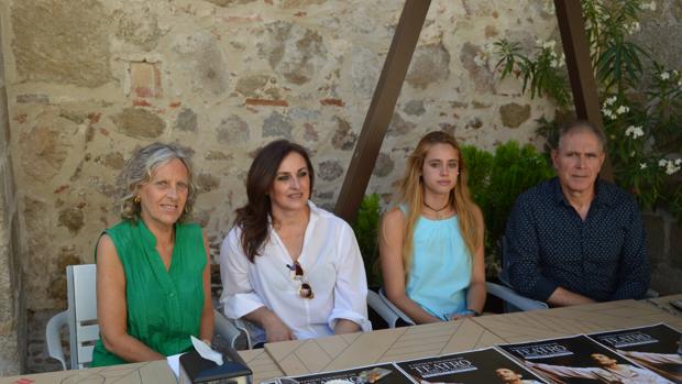 Ana del Valle, galardonada con el premio «Aguja de Cerámica»