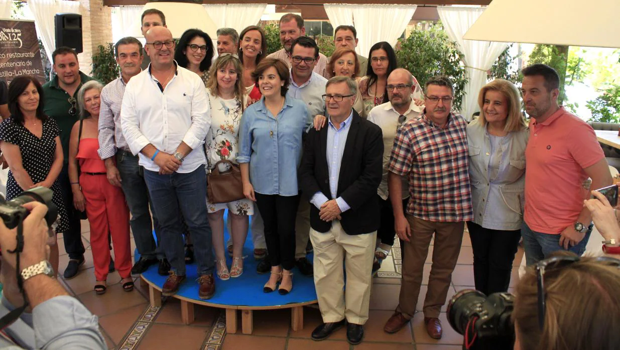 Soroya Saénz de Santamaría, con García-Tizón, y los diputados provinciales del PP
