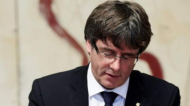 Carles Puigdemont trata de apaciguar el último incendio del independentismo