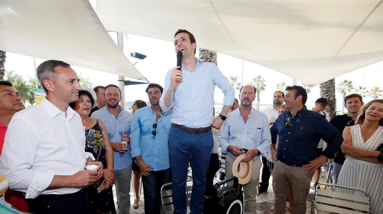 Imagen de Casado junto a Barcala y Sánchez en un acto en Alicante