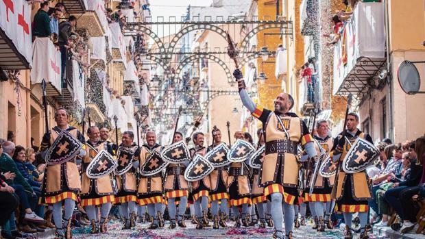 Cultura aprova iniciar la declaració BIC dels Moros i Cristians d'Alcoi