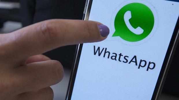 Condenan a un hombre a dos años de cárcel por espiar el WhatsApp de su mujer