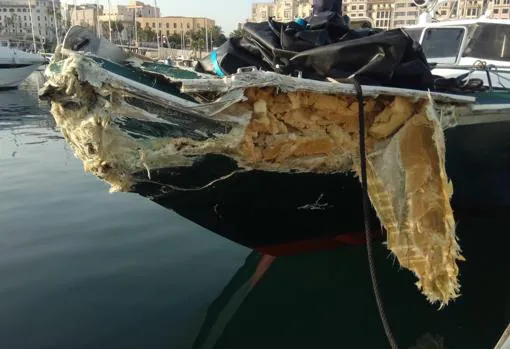 Tres guardias civiles heridos y una embarcación destrozada tras una persecución a dos narcolanchas