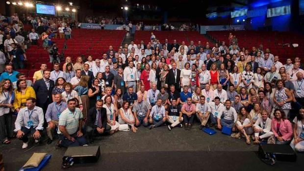 El PP de Castilla-La Mancha aúpa a Casado a la victoria