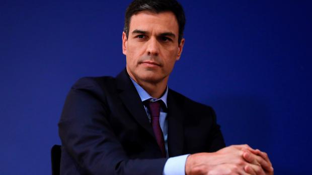 Sánchez ve en la elección de Casado una «derechización» del PP y pide «responsabilidad»