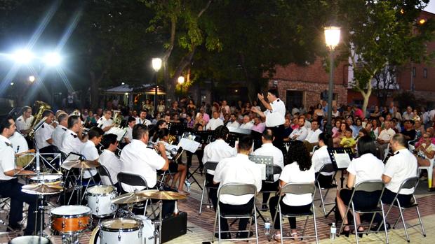 La Unión Musical Quintanareña reúne a centenares de personas en la VII edición de su concierto