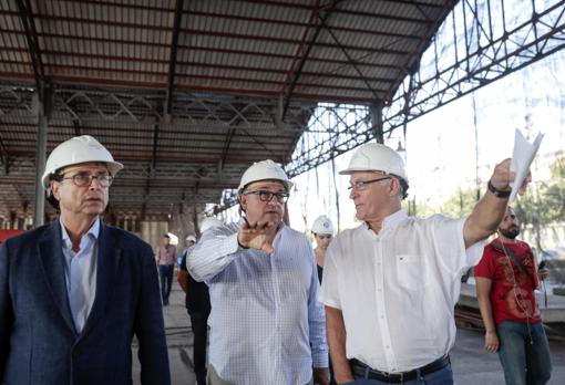 Imagen de Joan Ribó durante su visita a las obras del Tinglado 2 del Puerto de Valencia