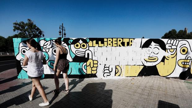 El mural de apoyo a los condenados de Alsasua provoca   altercados en Valencia