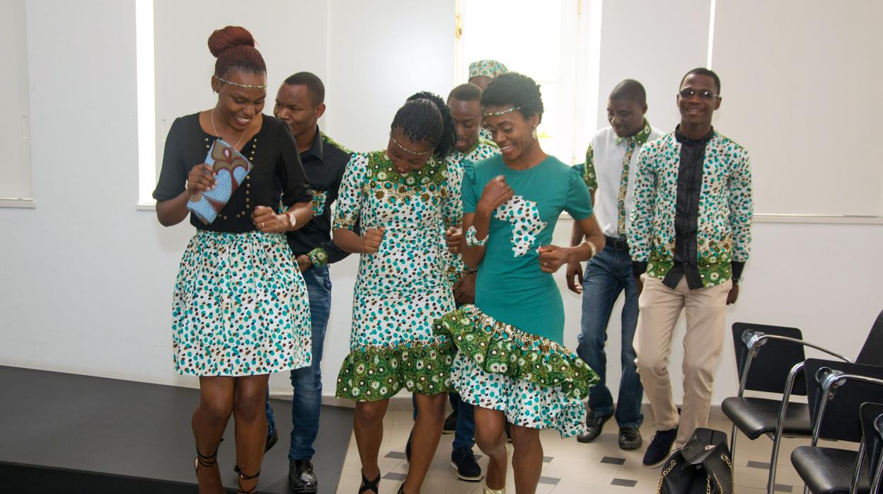 Vídeo: el simpático baile de agradecimiento de estudiantes de Mozambique al llegar a Canarias