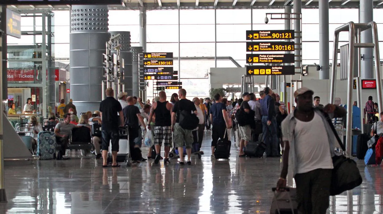 Imagen de pasajeros en el aeropuerto de Alicante