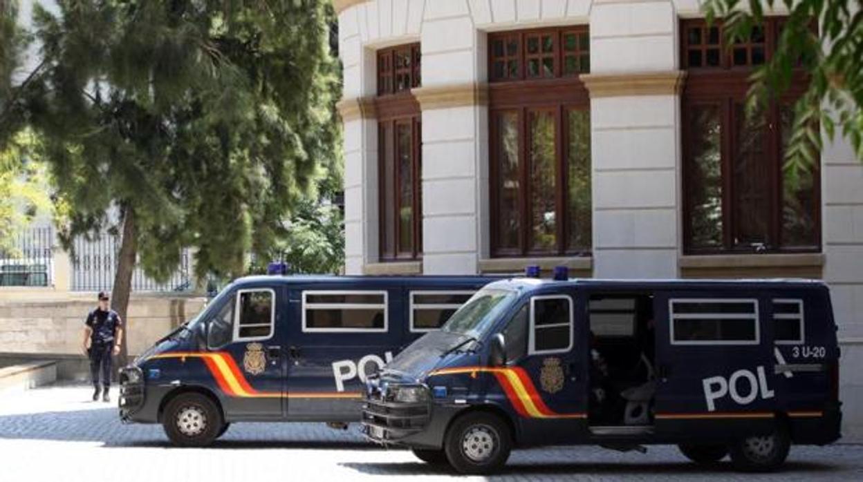 Imagen de los efectivos de la Policía Nacional en Alicante