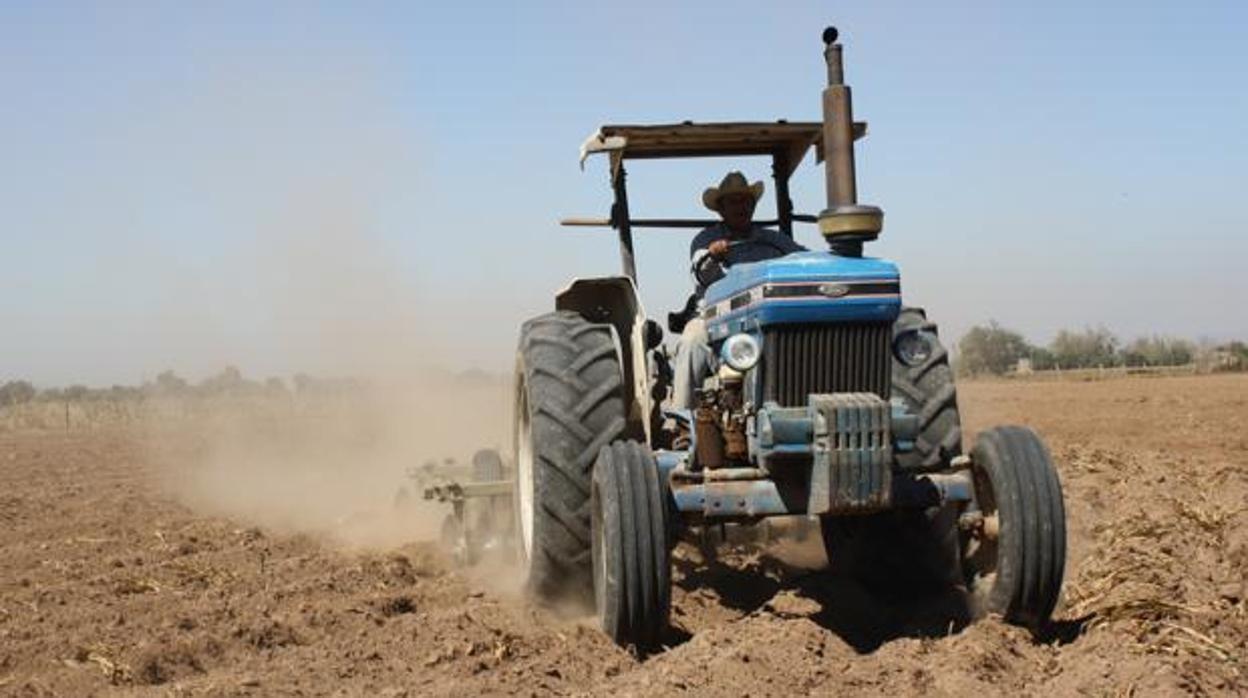 Encuentran en Robledo a un hombre muerto con un golpe en la cabeza al lado de un tractor